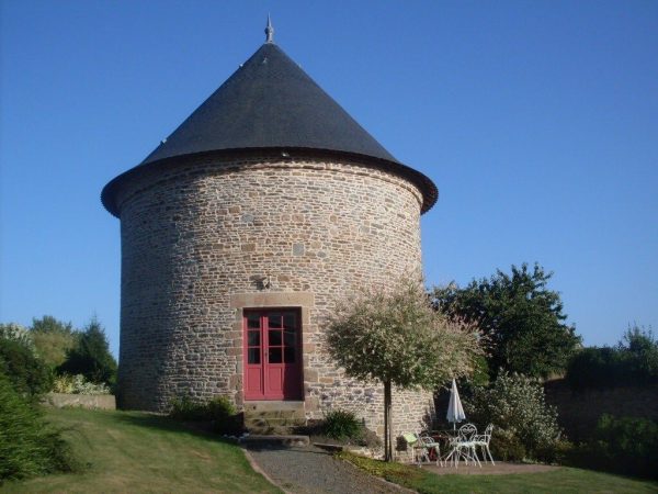 Le Pigeonnier en pierre du Manoir de Servon, gîte de charme près du Mont-Saint-Michel